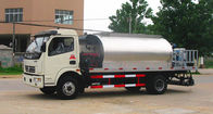 China Camión del rociador del betún del alto rendimiento, camión 6300x2080x2400 milímetro del distribuidor del asfalto fábrica