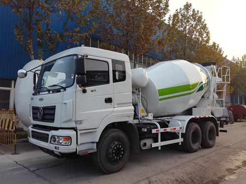 El transporte de mezcla del hormigón de Dongfeng acarrea 10m el camión del mezclador de cemento del ³ LHD RHD